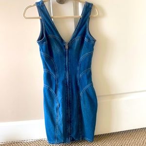 Jean dress with zipper in the front from Guess
